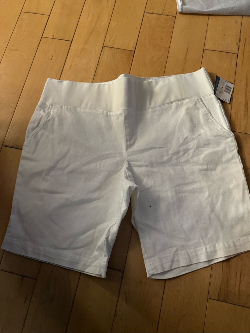 High-Rise White Women's Performance Shorts with Stretch Waistband